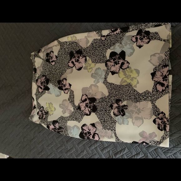 Skirt - Picture 2 of 2